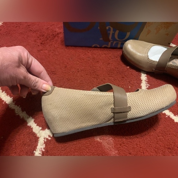 OTBT Salem size 5.5 GUC - Picture 3 of 14